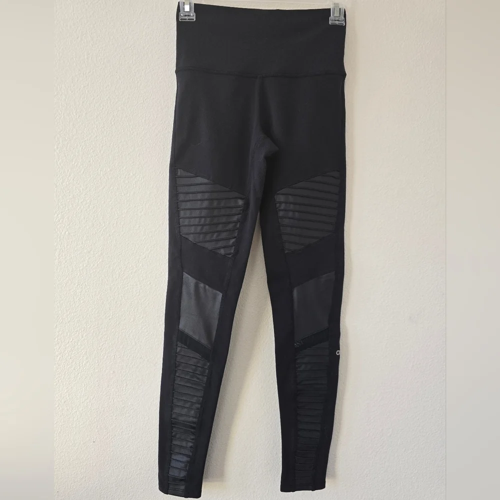 ALO Yoga Black Leggings with Textured Panels